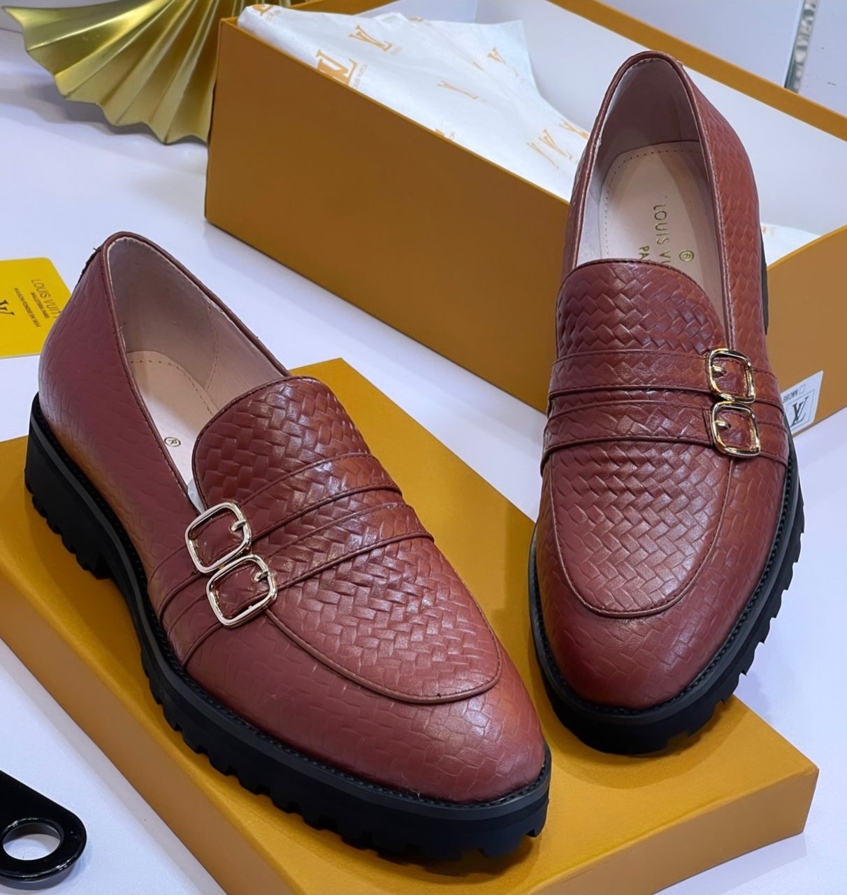 Designer Clothes Shoes  LOUIS VUITTON Men's Leather Sneakers
